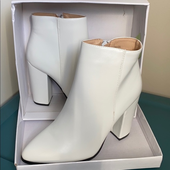 White faux leather boots - Picture 1 of 2
